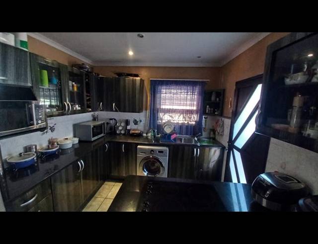 3 BEDROOM HOUSE FOR SALE IN PHILIP NEL PARK